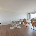 Met 3 Slaapkamers, Terras En Prachtig Uitzicht