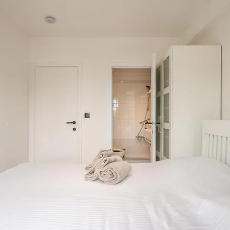 Met 3 Slaapkamers, Terras En Prachtig Uitzicht アパート クノック・ヘイスト