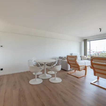 Met 3 Slaapkamers, Terras En Prachtig Uitzicht
